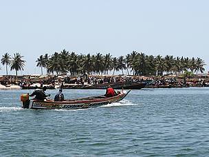 Bustling beachside fish market along the coast south of Joal-Fadiouth 
© WWF / Sawyer Blazek