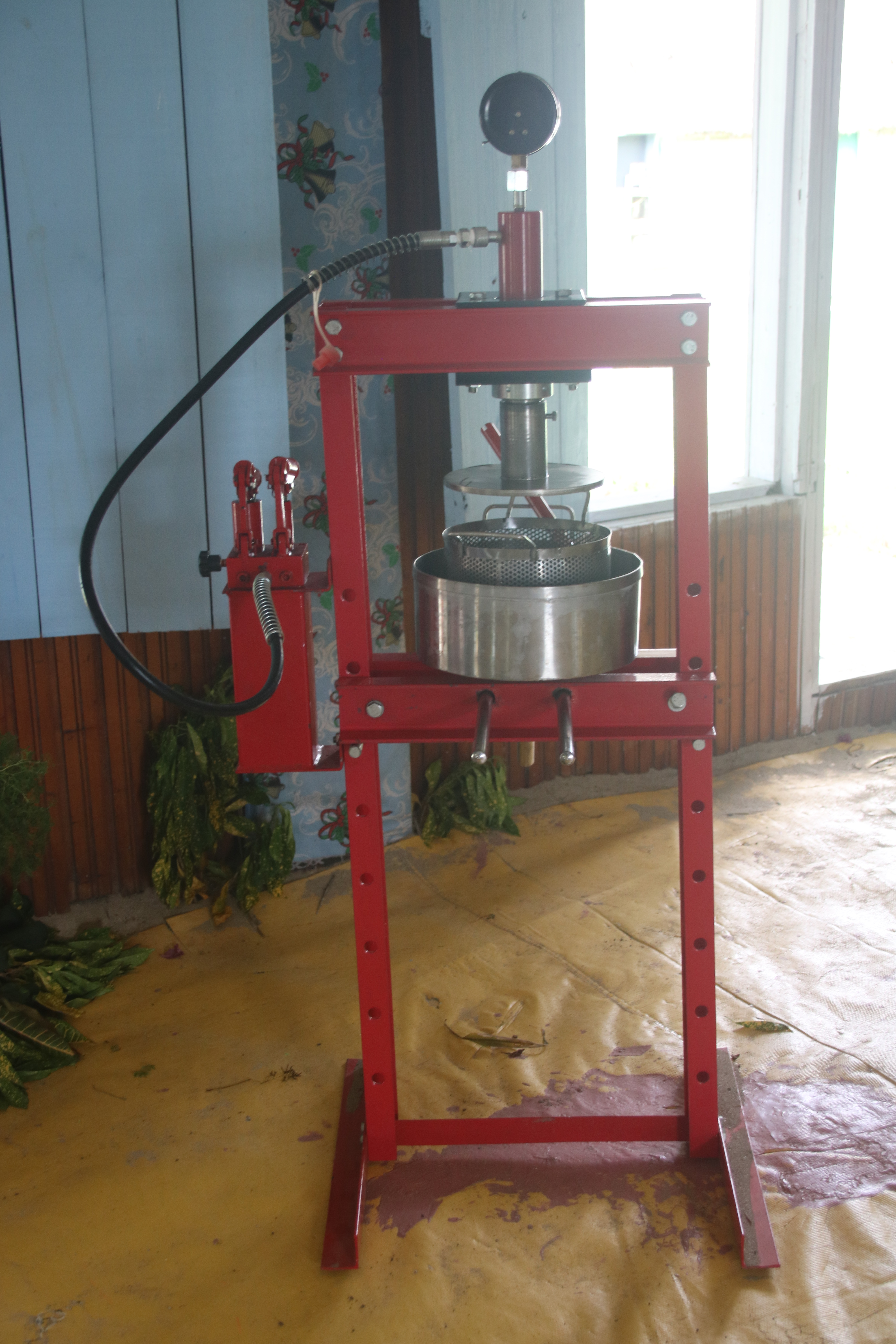 coconut squeezer